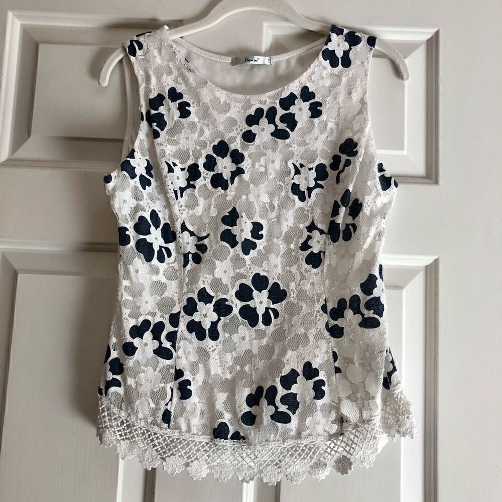 Papaya Blue White Floral Lace Embroidered Tank Size Large
